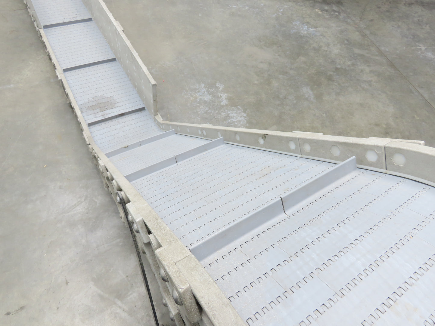 Dynacon 12"x 10' 10" Portable Cleated Belt Incline Conveyor 115V Variable Speed