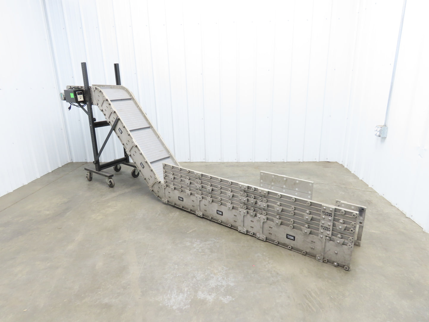 Dynacon 12"x 10' 10" Portable Cleated Belt Incline Conveyor 115V Variable Speed