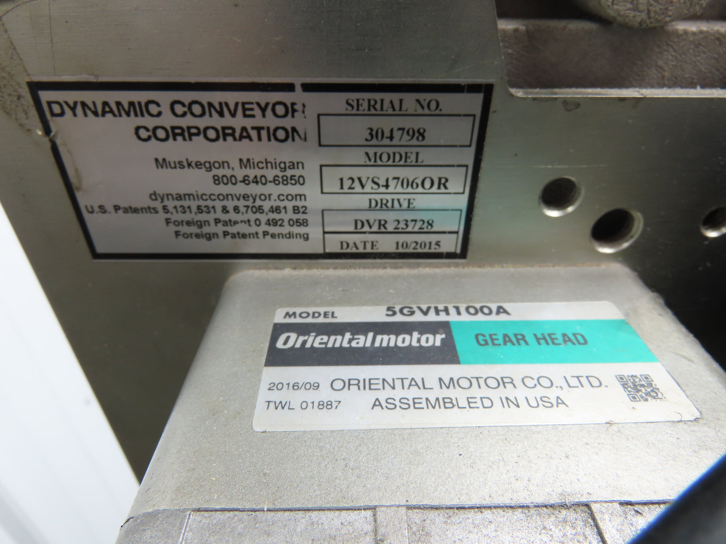 Dynacon 12"x 10' 10" Portable Cleated Belt Incline Conveyor 115V Variable Speed