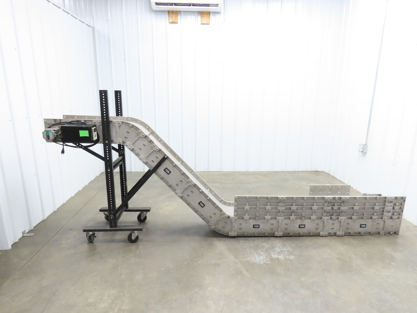 Dynacon 12"x 10' 10" Portable Cleated Belt Incline Conveyor 115V Variable Speed