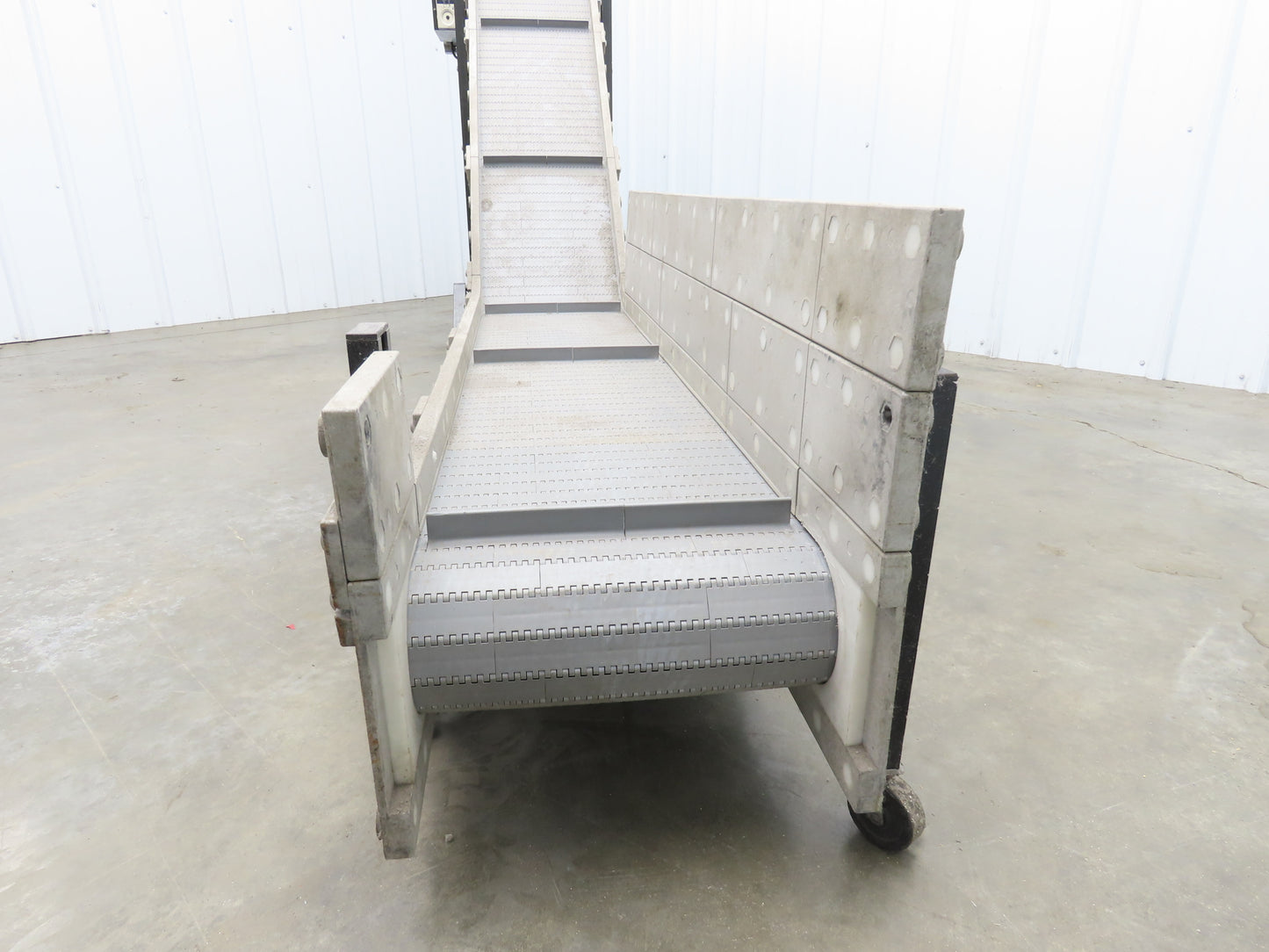 Dynacon 12"x 9' Portable Cleated Belt Incline Conveyor 115V Variable Speed