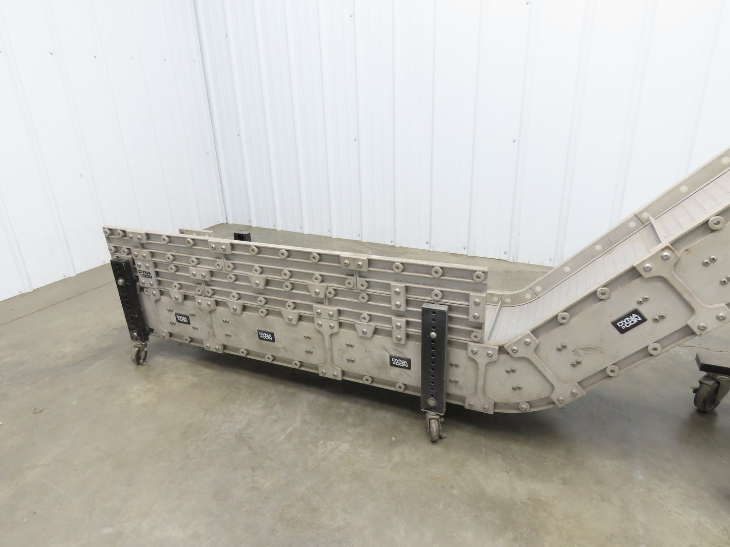 Dynacon 12"x 9' Portable Cleated Belt Incline Conveyor 115V Variable Speed