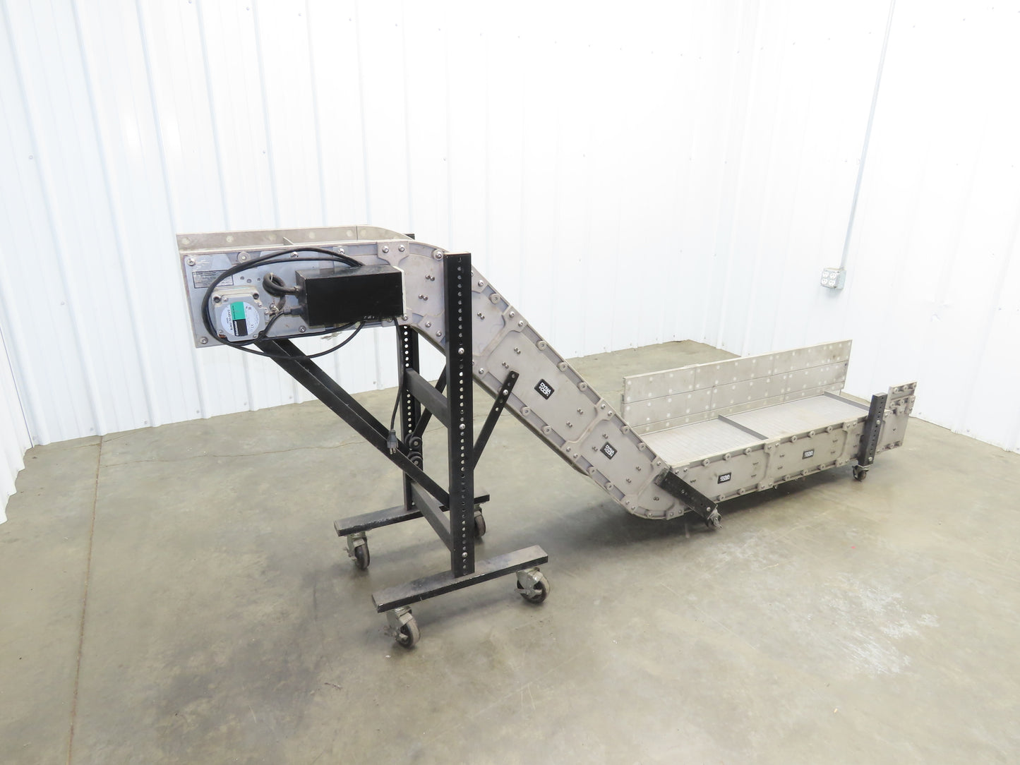 Dynacon 12"x 9' Portable Cleated Belt Incline Conveyor 115V Variable Speed