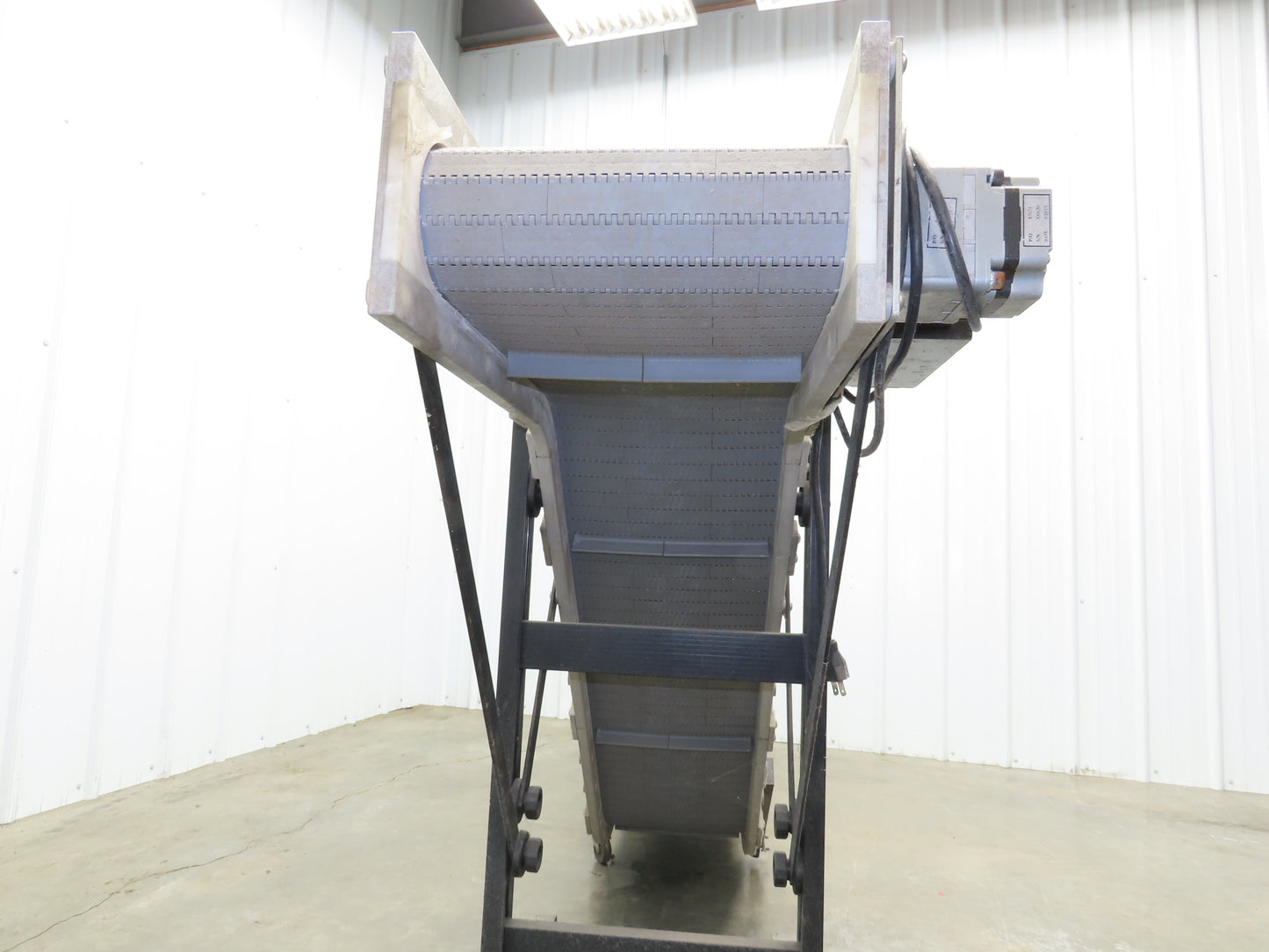 Dynacon 12"x 9' Portable Cleated Belt Incline Conveyor 115V Variable Speed