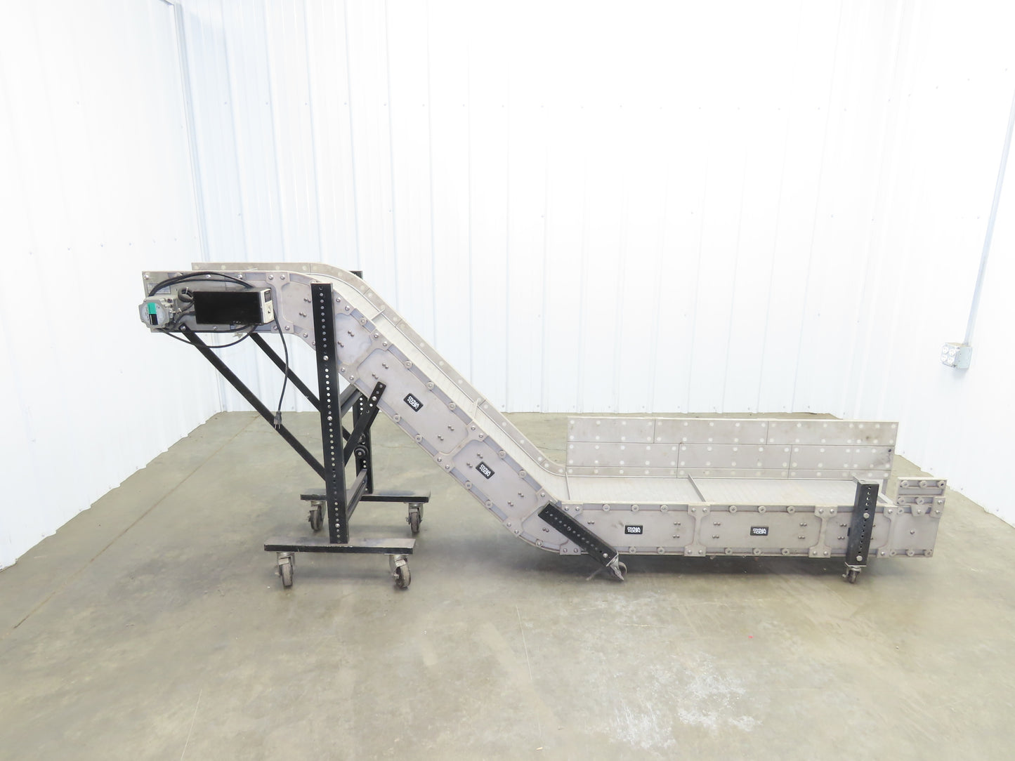 Dynacon 12"x 9' Portable Cleated Belt Incline Conveyor 115V Variable Speed