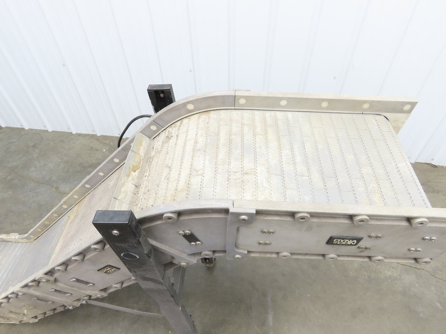 Dynacon 12"x 7' Portable Cleated Belt Incline Conveyor 115V 32FPM