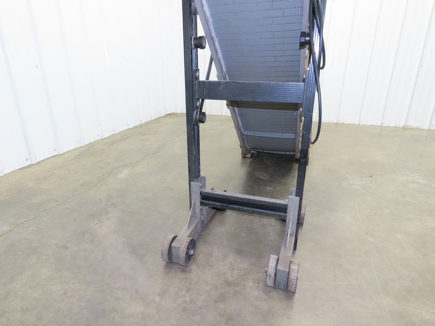 Dynacon 12"x 8' 5" Portable Cleated Belt Incline Conveyor 115V 32FPM