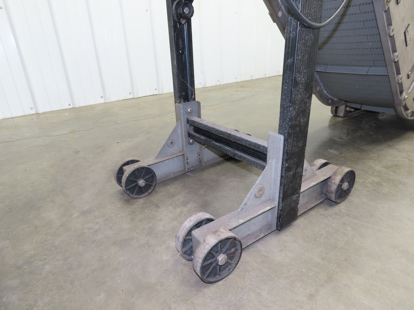 Dynacon 12"x 8' 5" Portable Cleated Belt Incline Conveyor 115V 32FPM