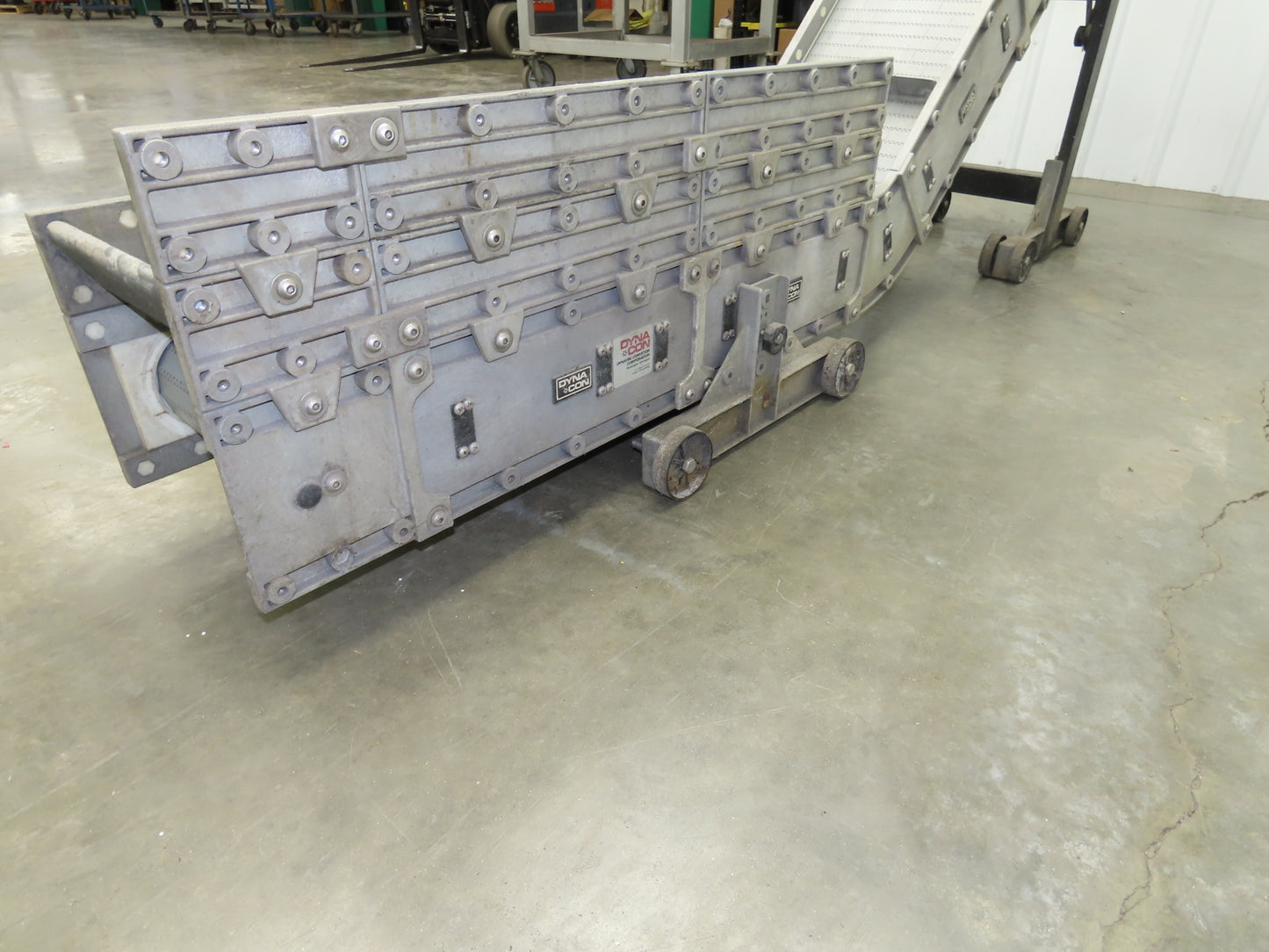 Dynacon 12"x 8' 5" Portable Cleated Belt Incline Conveyor 115V 32FPM