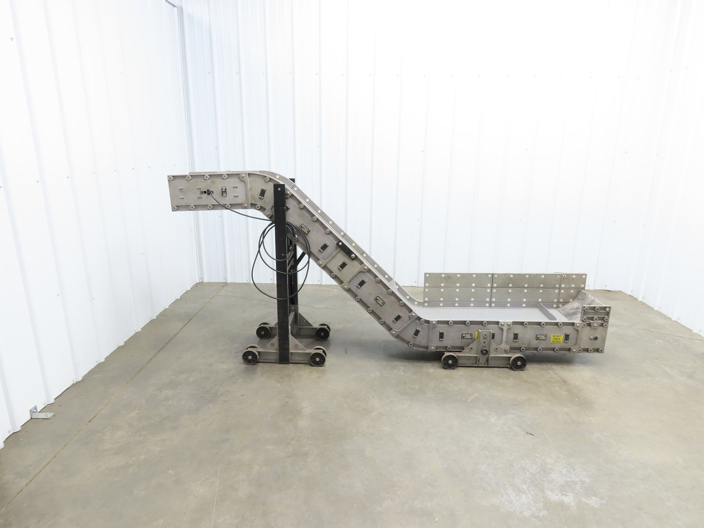 Dynacon 12"x 8' 5" Portable Cleated Belt Incline Conveyor 115V 32FPM