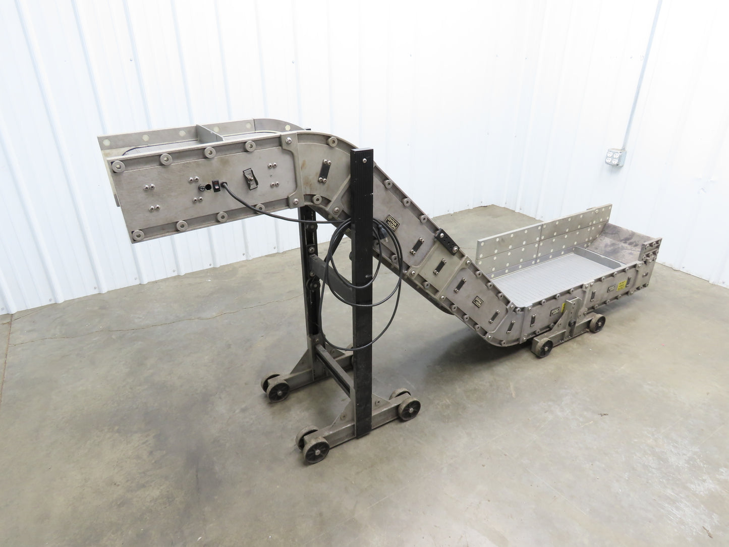 Dynacon 12"x 8' 5" Portable Cleated Belt Incline Conveyor 115V 32FPM