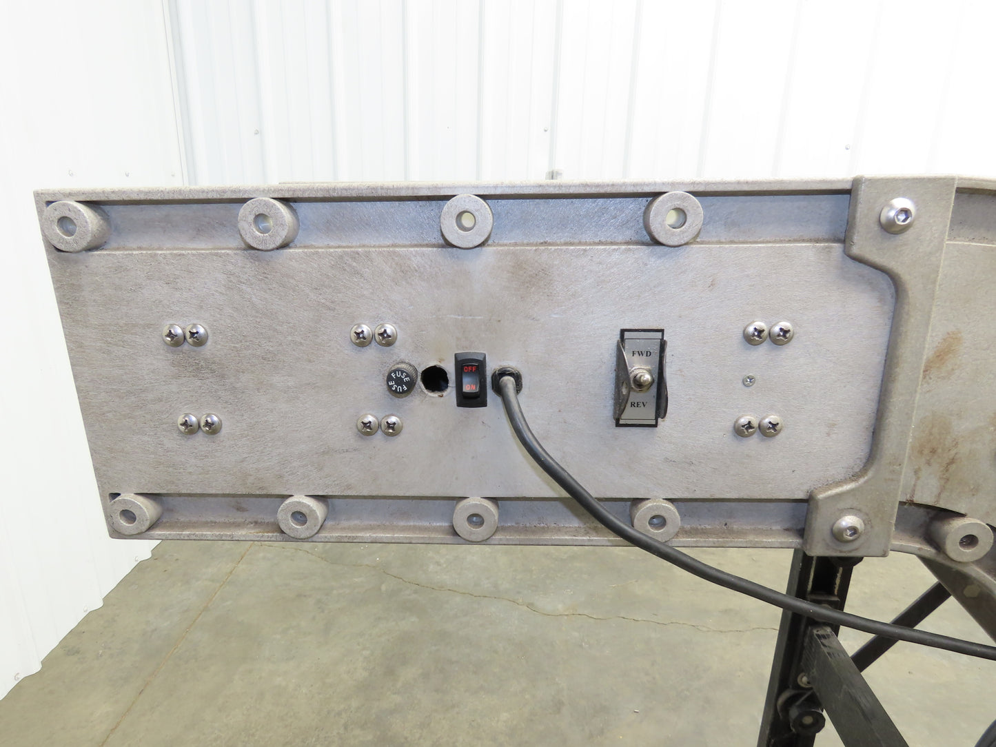 Dynacon 12"x 8' 5" Portable Cleated Belt Incline Conveyor 115V 32FPM