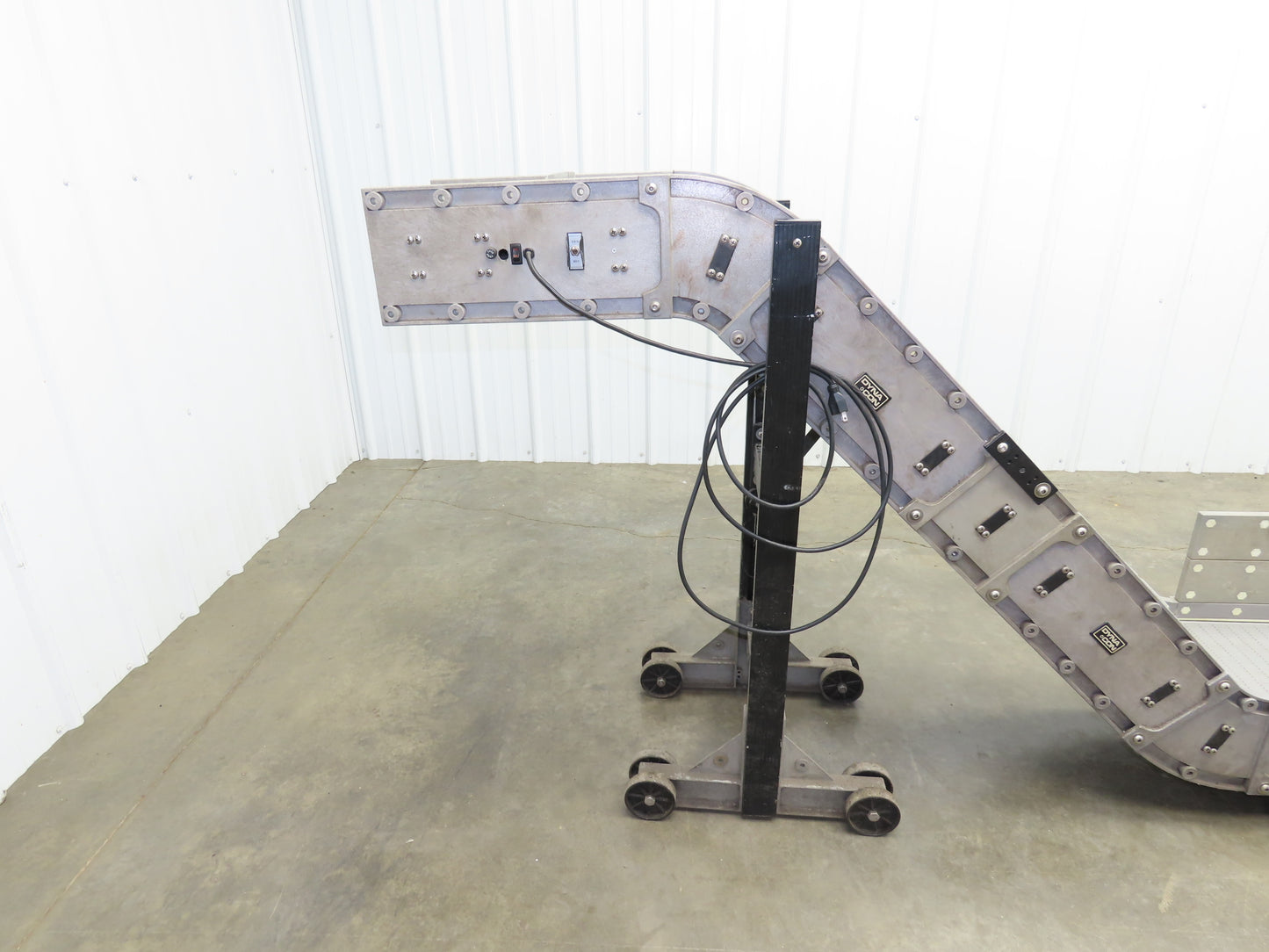 Dynacon 12"x 8' 5" Portable Cleated Belt Incline Conveyor 115V 32FPM