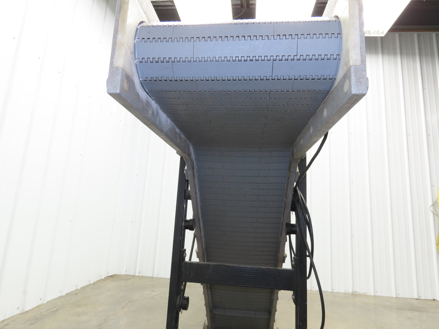 Dynacon 12"x 8' 5" Portable Cleated Belt Incline Conveyor 115V 32FPM