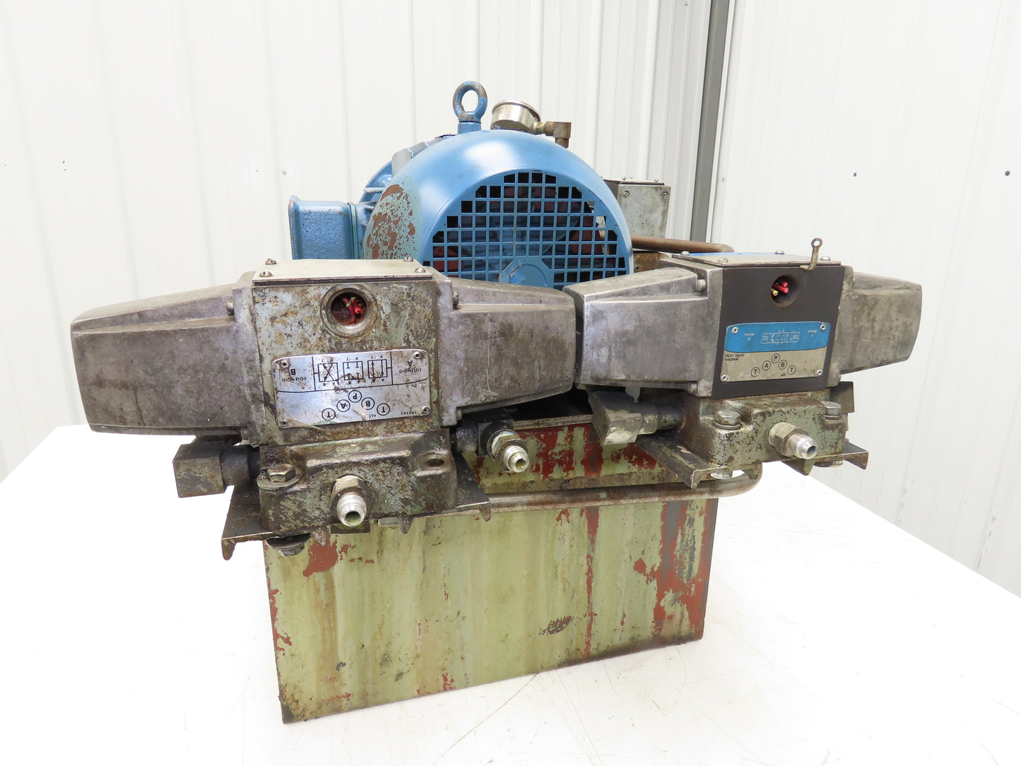 Vickers V101P4P1A20 Hydraulic Power Unit 12 Gal 4gpm 2500psi 3Hp 230/460V 3PH
