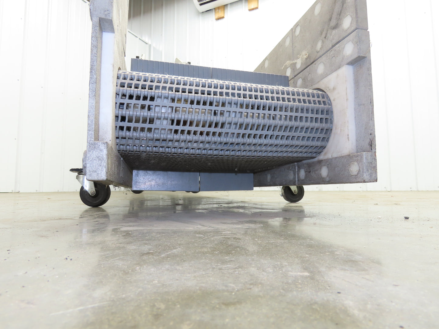 Dynacon 12"x 11' 6" Portable Cleated Belt Incline Conveyor 115V Variable Speed