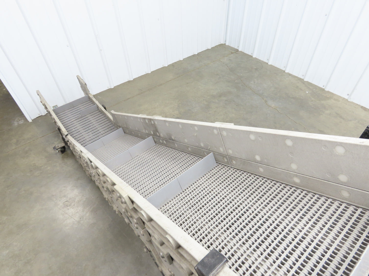 Dynacon 12"x 11' 6" Portable Cleated Belt Incline Conveyor 115V Variable Speed