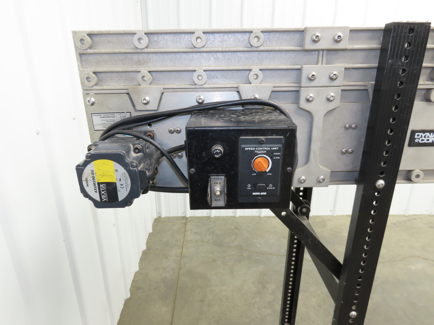 Dynacon 12"x 11' 6" Portable Cleated Belt Incline Conveyor 115V Variable Speed