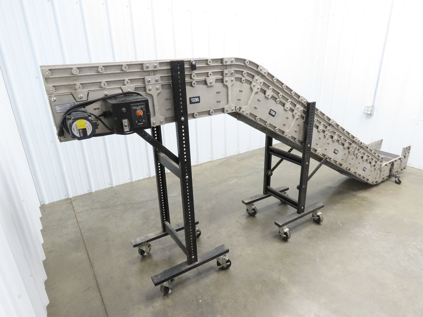 Dynacon 12"x 11' 6" Portable Cleated Belt Incline Conveyor 115V Variable Speed