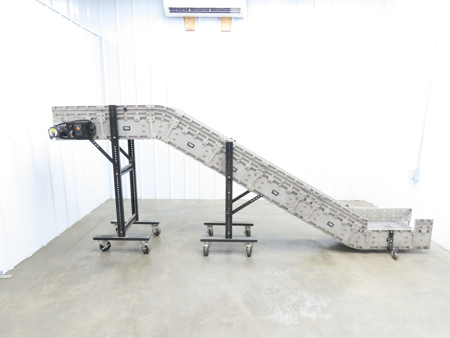 Dynacon 12"x 11' 6" Portable Cleated Belt Incline Conveyor 115V Variable Speed