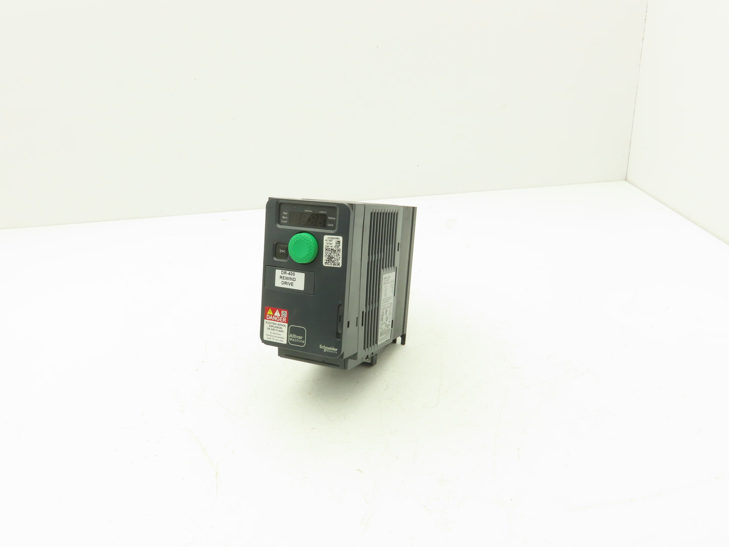 Schneider ATV320U07M2C Altivar 320 Variable Speed AC Drive VFD 1Hp 240V 3PH