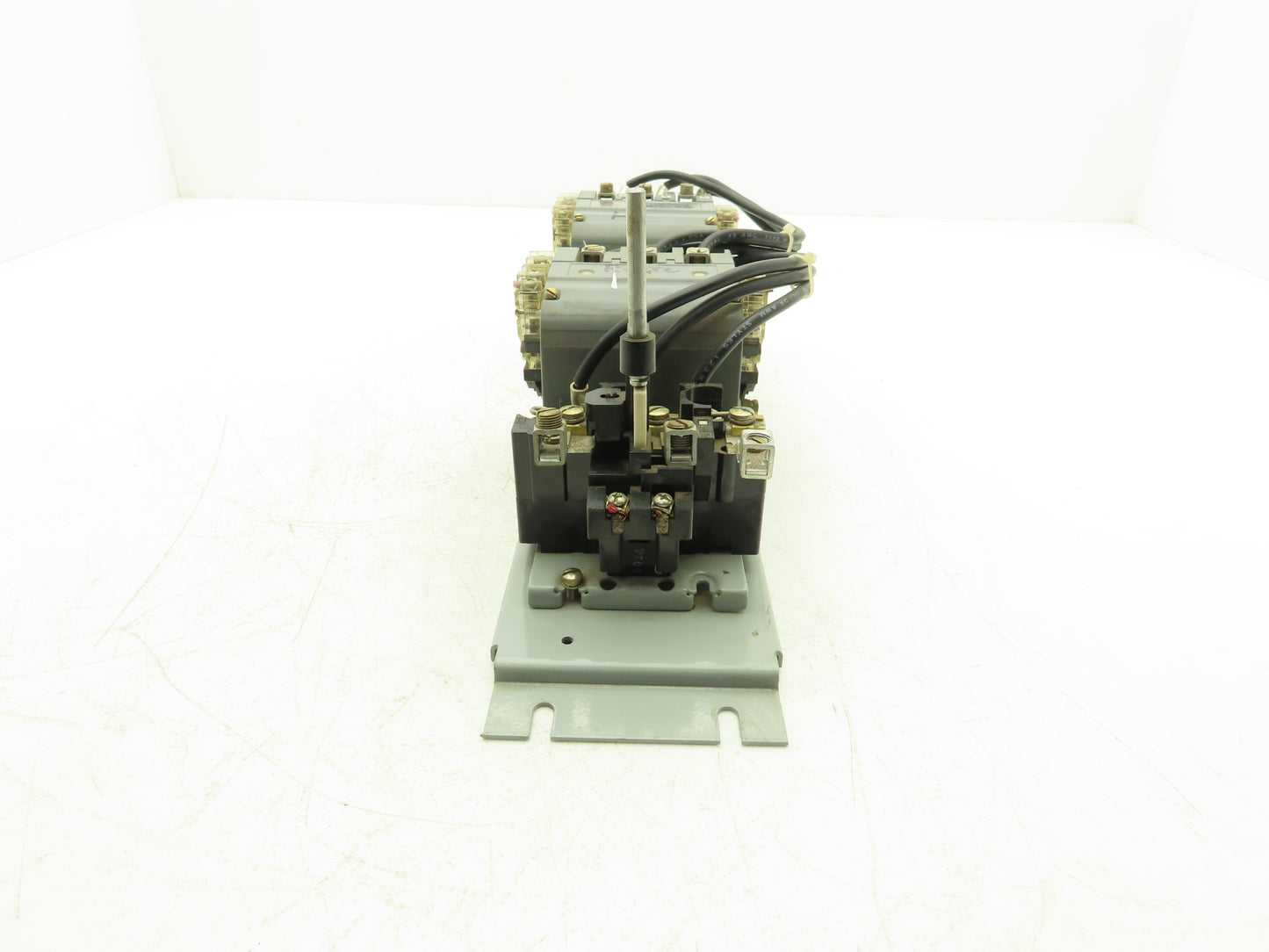 Furnas 22FP32AFE3 Reversing Motor Starter 25Hp Size 2 Max 45A 600 VAC Overload
