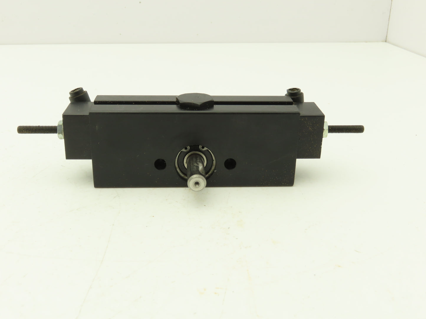 Parker XR077-090FT-RB23-A Pneumatic Rotary Actuator 3/8" Shaft 90Deg Rotation