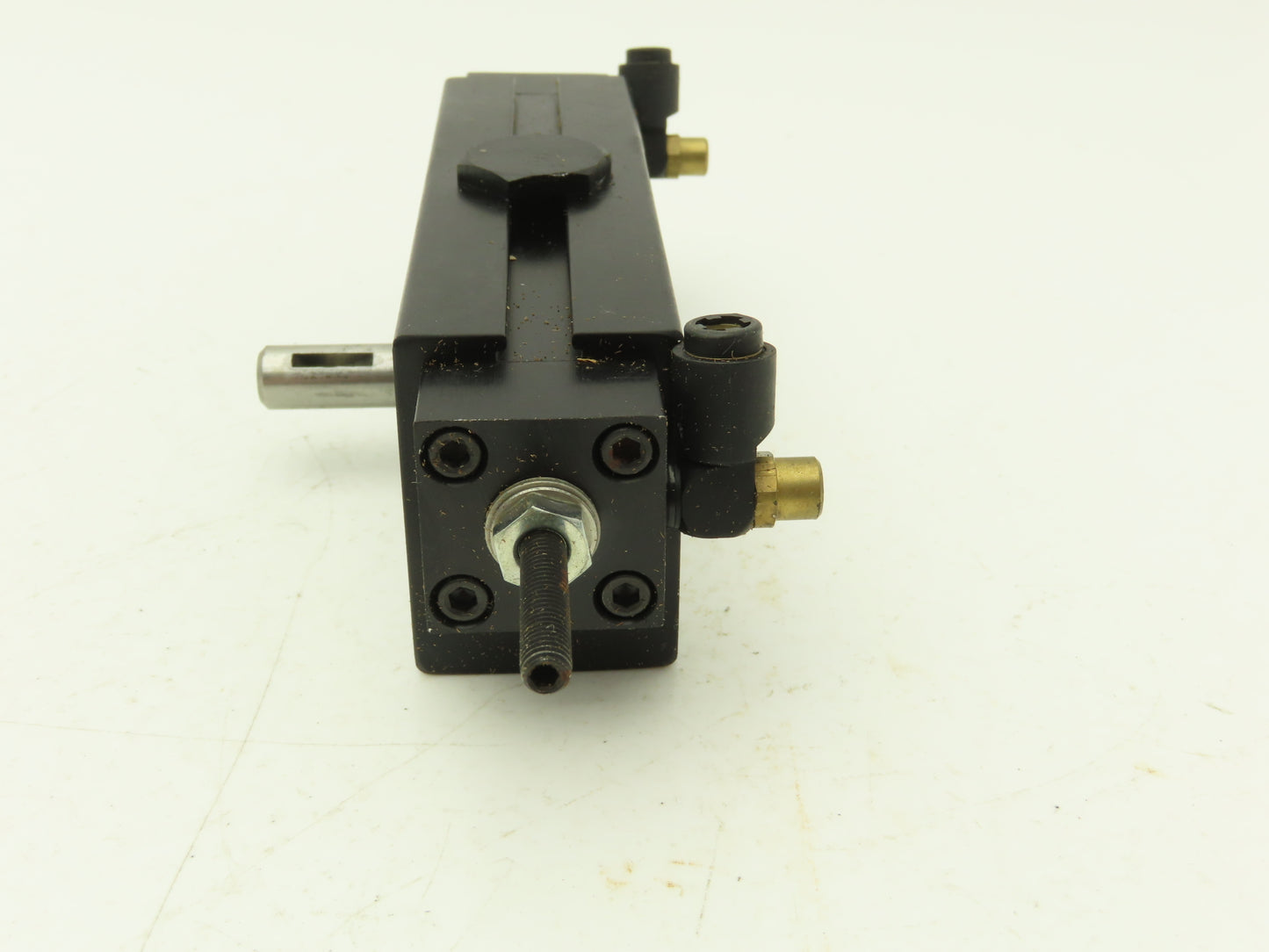 Parker XR077-090FT-RB23-A Pneumatic Rotary Actuator 3/8" Shaft 90Deg Rotation