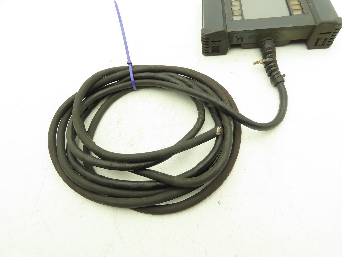 Idec HG2R-SS62BH-MK1260 Robot Teach Pendant Display With E-Stop & Cord *Photos