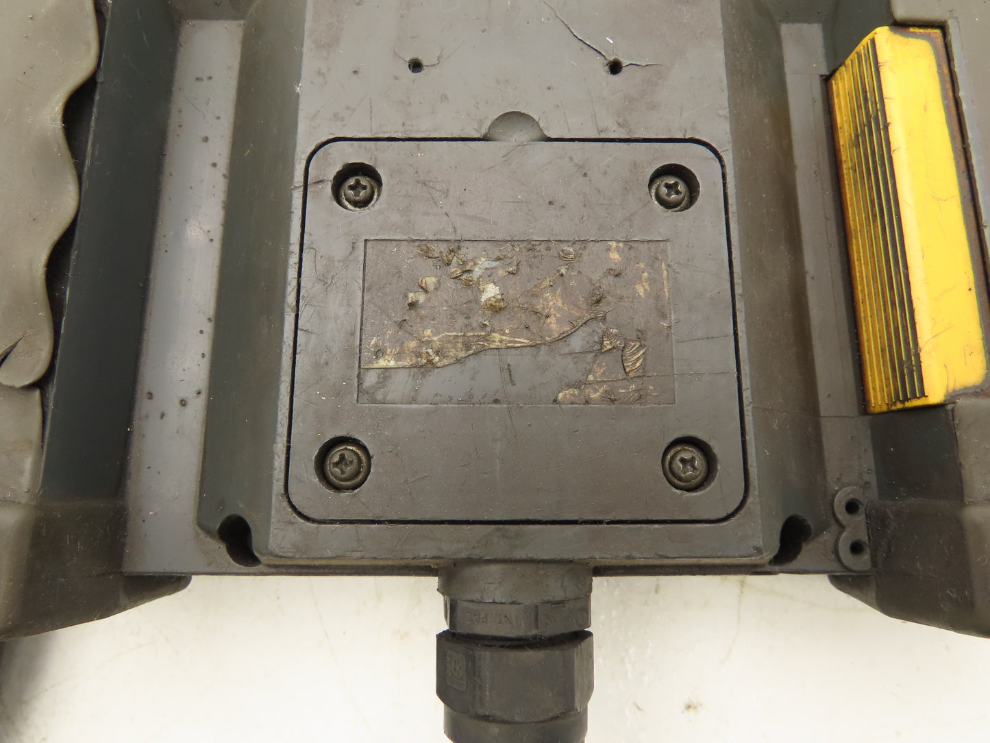 Idec HG2R-SS62BH-MK1260 Robot Teach Pendant Display With E-Stop & Cord *Photos