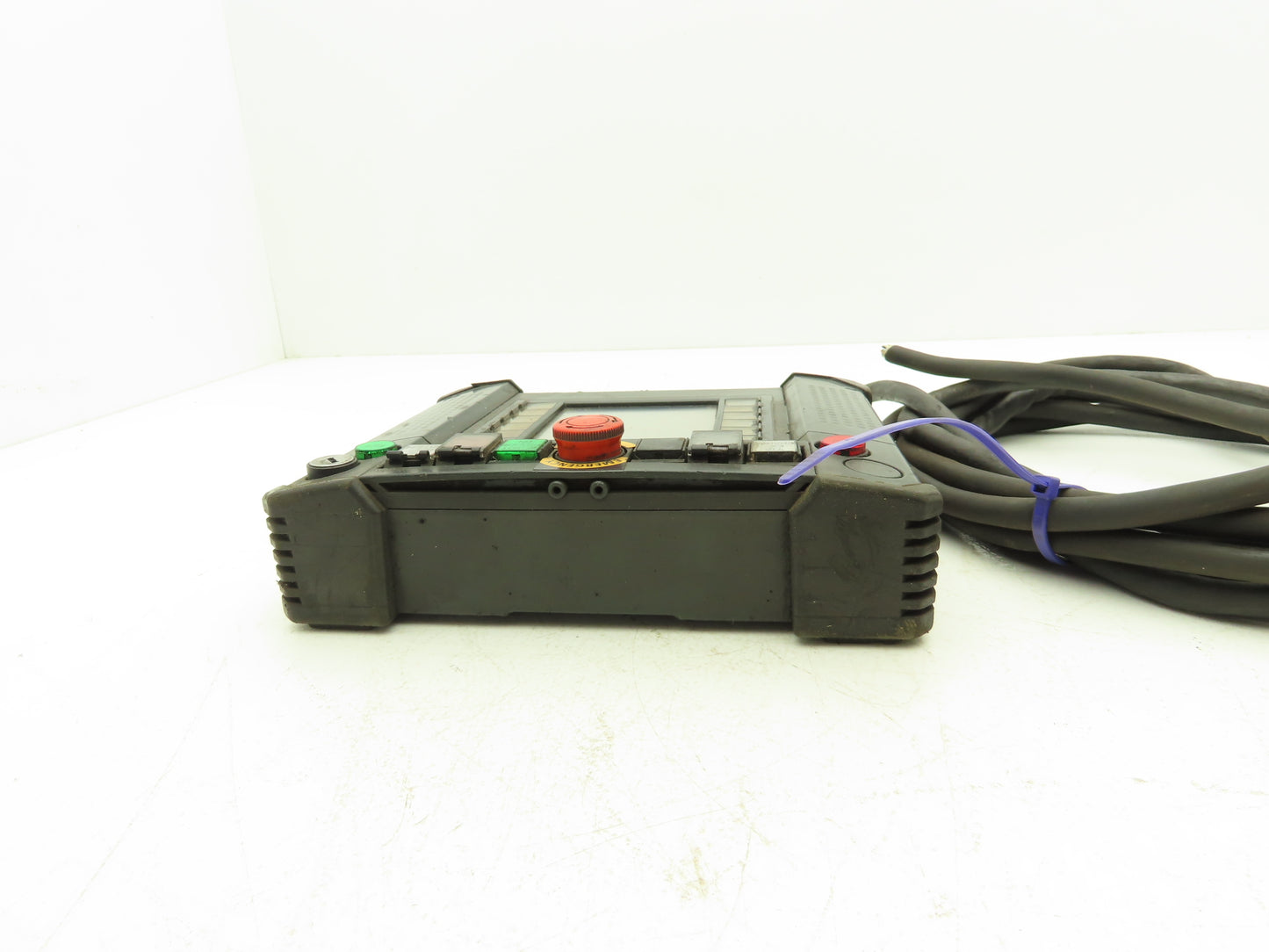Idec HG2R-SS62BH-MK1260 Robot Teach Pendant Display With E-Stop & Cord *Photos