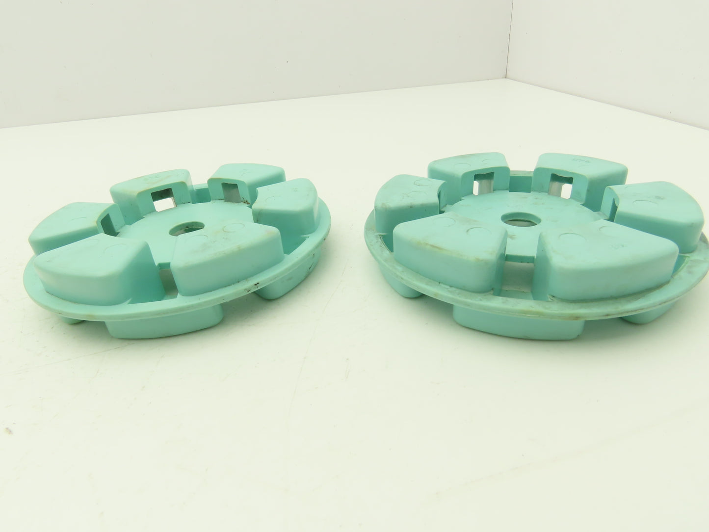 Magnaloy 670 Flexible Coupling Insert Teal Color-Hytrel Material Lot of 2