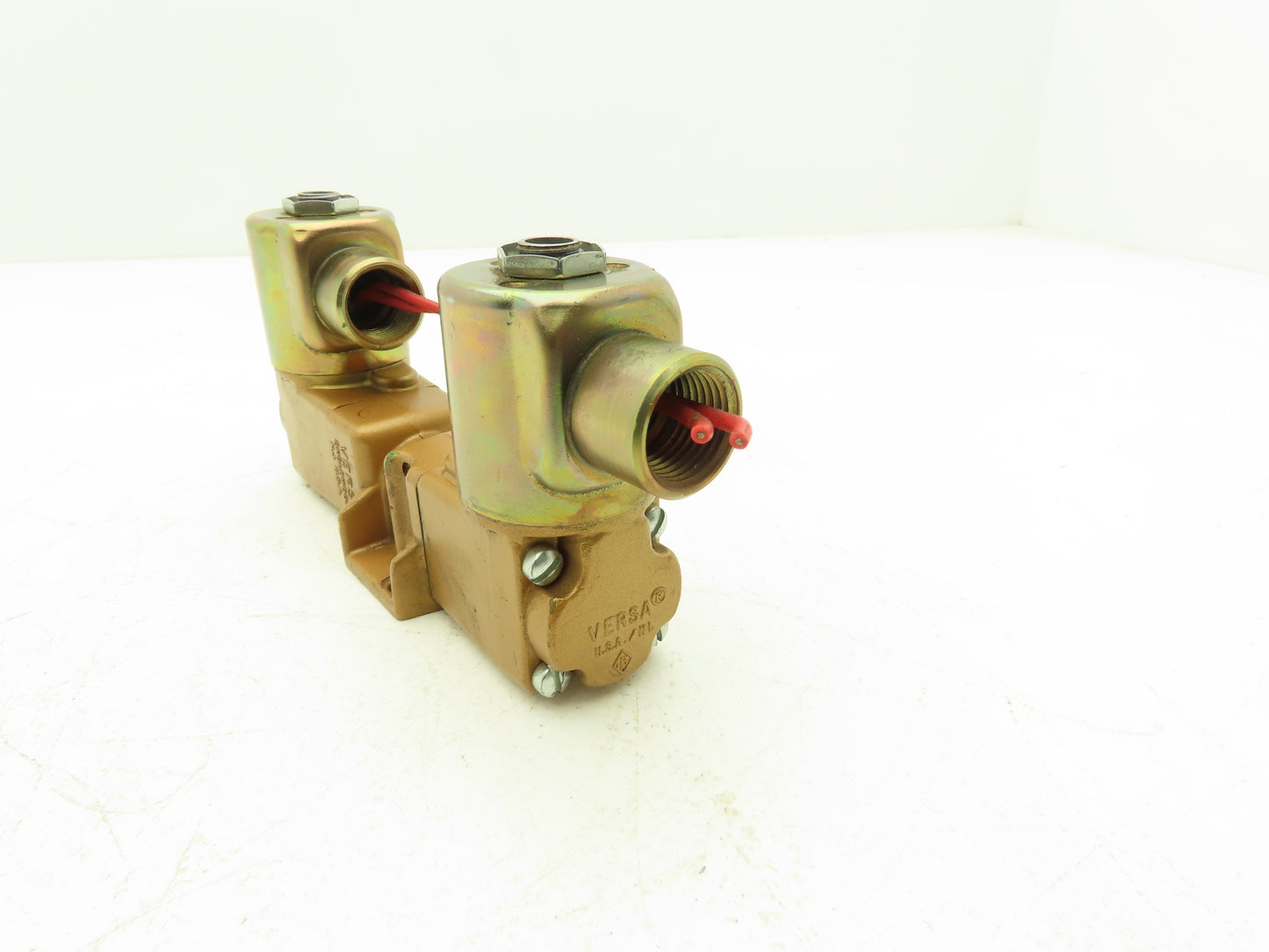 Versa VGG-3331-CA-U-15-A120 Pneumatic Double Solenoid Valve 3-Way 120V