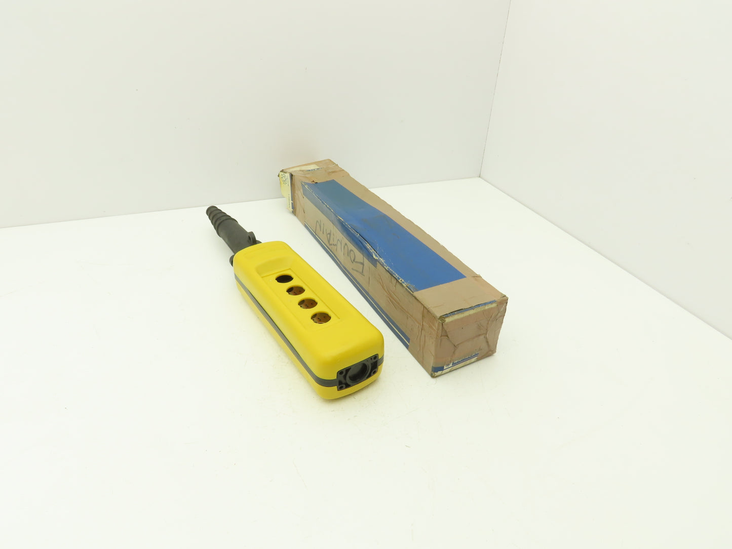 Telemecanique XAC-A04  4-Station Pushbutton Control Pendant Enclosure Empty 500V