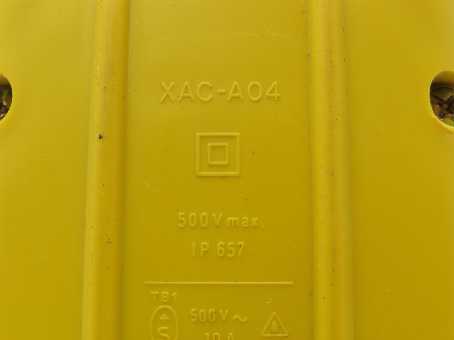 Telemecanique XAC-A04  4-Station Pushbutton Control Pendant Enclosure Empty 500V