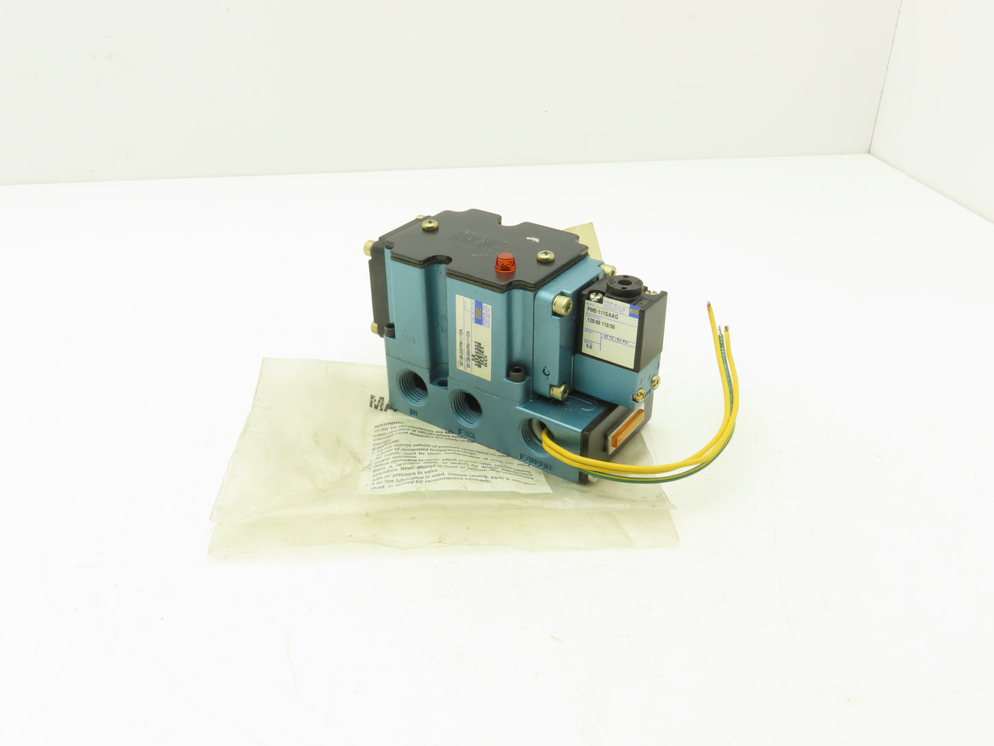 MAC 6513B-222-PM-111DA Pneumatic Solenoid Valve 4 Way Light 120VAC 50/60Hz