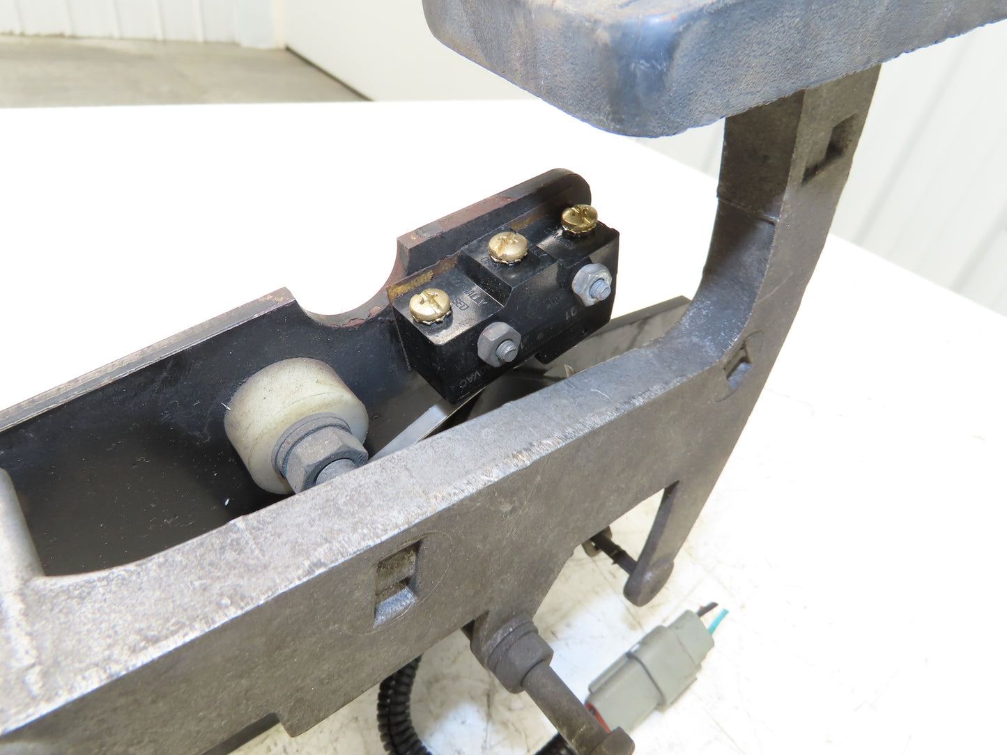 Yale Forklift Throttle Accelerator Pedal Bracket & Potentiometer Off ERC100HHN