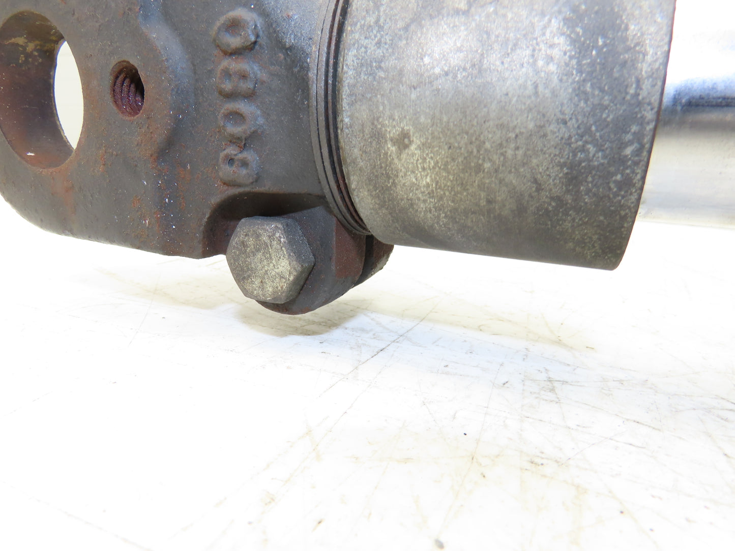 Yale 8503580 Forklift Hydraulic Tilt Cylinder Removed From ERC100HHN