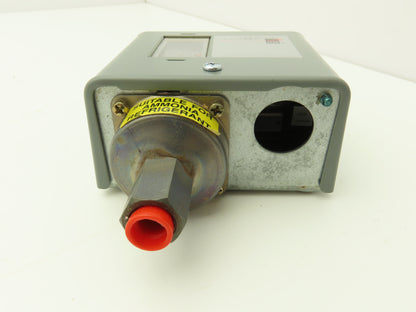 Johnson Controls P70AA-5C Open Low Pressure Control 20" HG 100 PSI 1/4" NPT