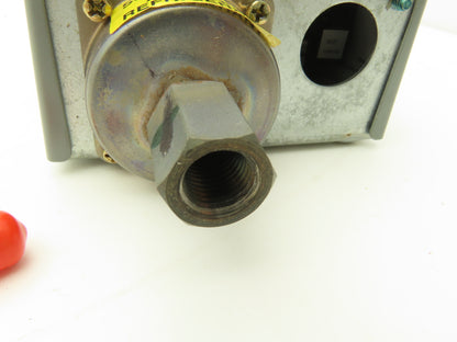Johnson Controls P70AA-5C Open Low Pressure Control 20" HG 100 PSI 1/4" NPT