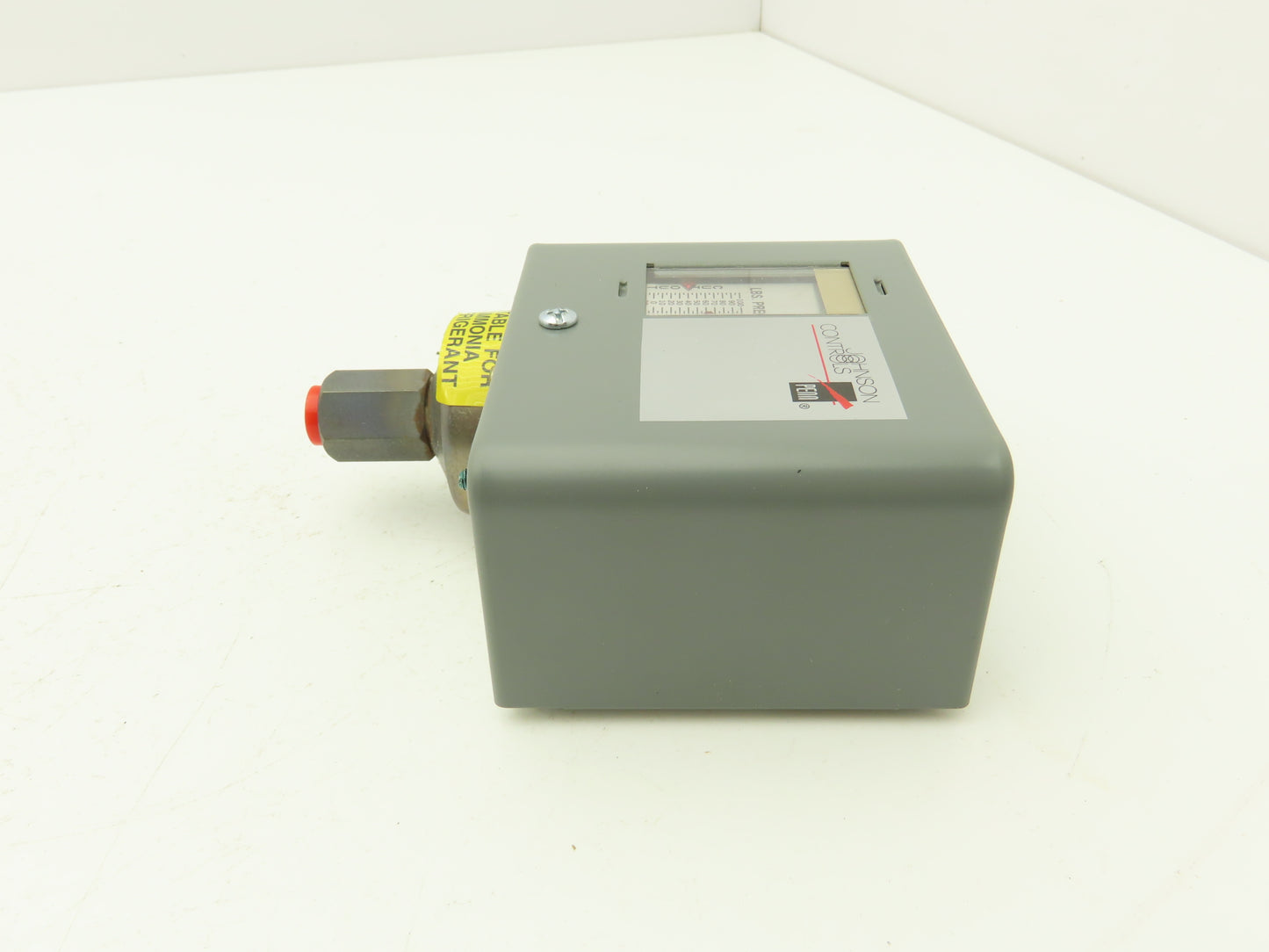 Johnson Controls P70AA-5C Open Low Pressure Control 20" HG 100 PSI 1/4" NPT