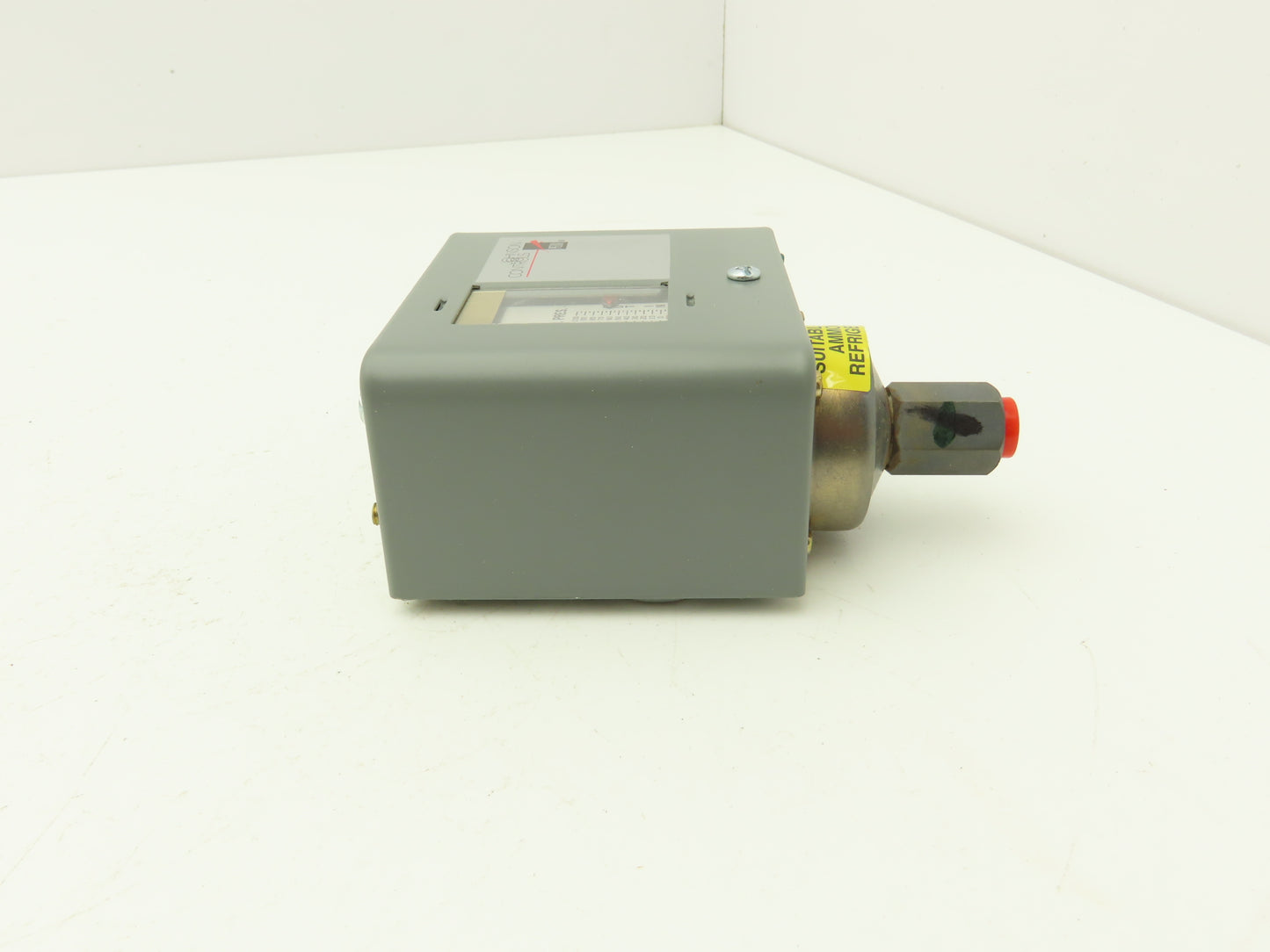 Johnson Controls P70AA-5C Open Low Pressure Control 20" HG 100 PSI 1/4" NPT