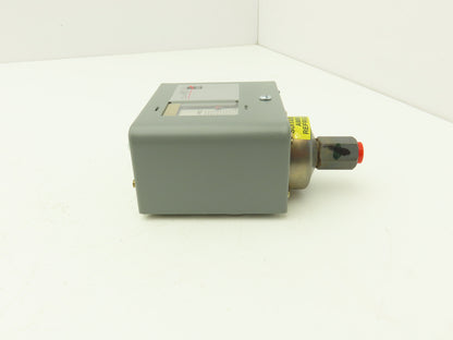 Johnson Controls P70AA-5C Open Low Pressure Control 20" HG 100 PSI 1/4" NPT