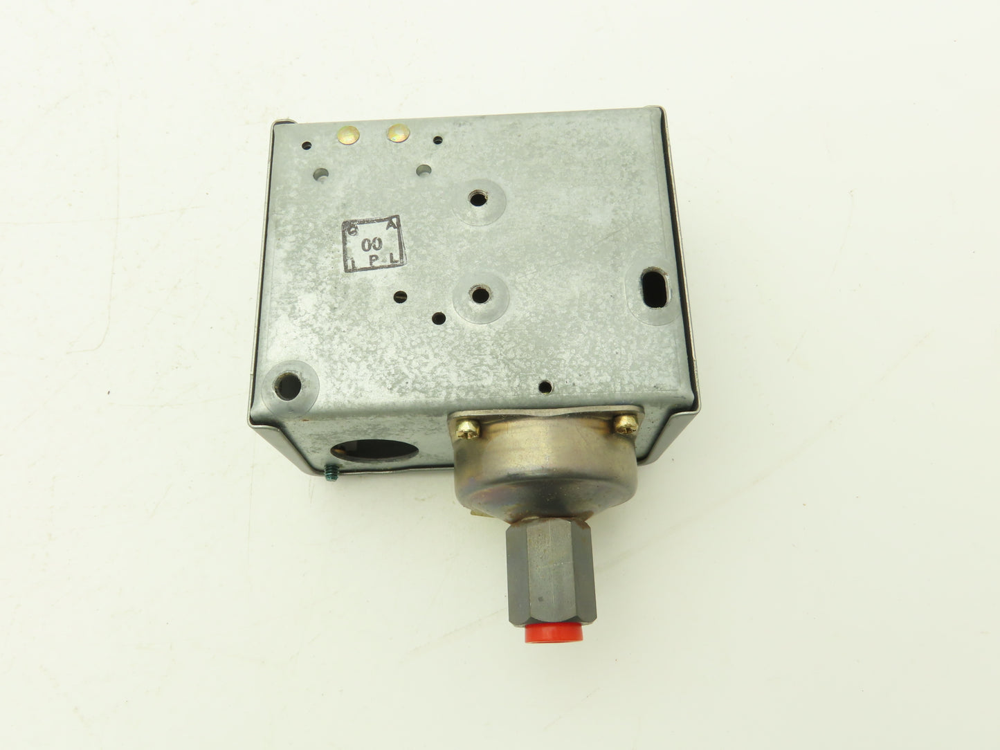 Johnson Controls P70AA-5C Open Low Pressure Control 20" HG 100 PSI 1/4" NPT