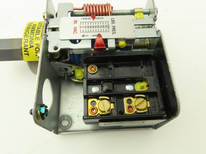 Johnson Controls P70AA-5C Open Low Pressure Control 20" HG 100 PSI 1/4" NPT