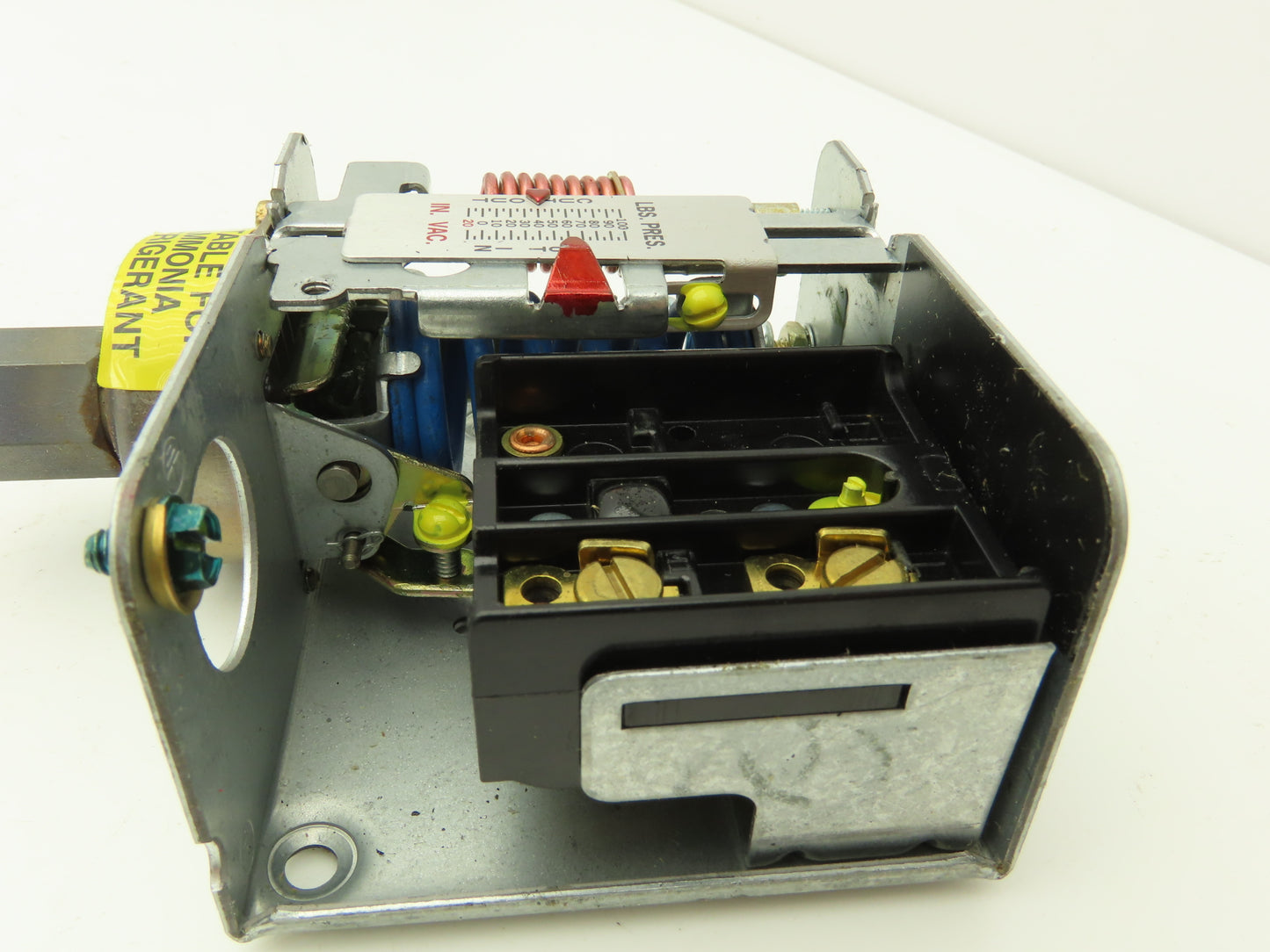 Johnson Controls P70AA-5C Open Low Pressure Control 20" HG 100 PSI 1/4" NPT