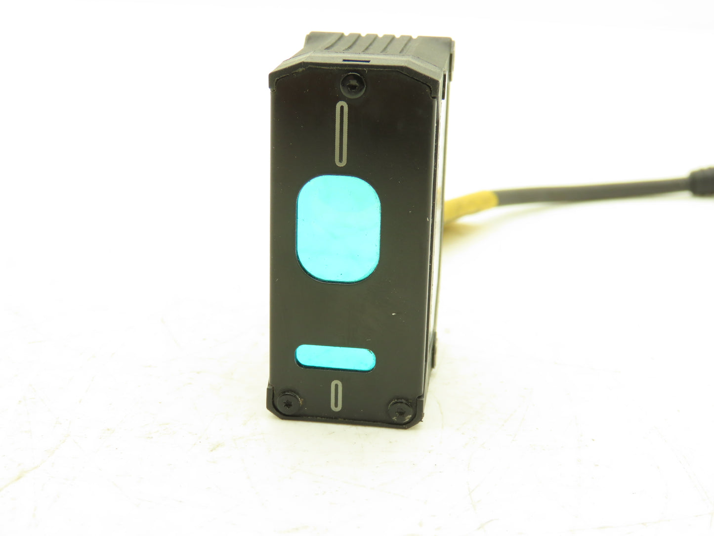 Keyence IL-S100 CMOS Multi-Function Analog Laser Sensor 75 to 130 mm Range