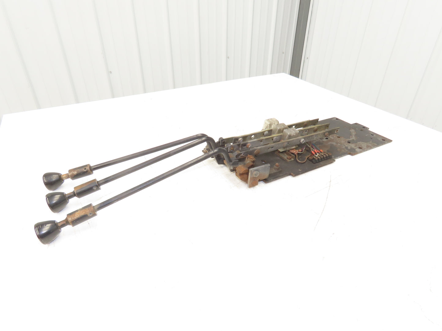 Yale Forklift Three Lever Control With Lift Tilt Shift Off ERC100HHN48TV096