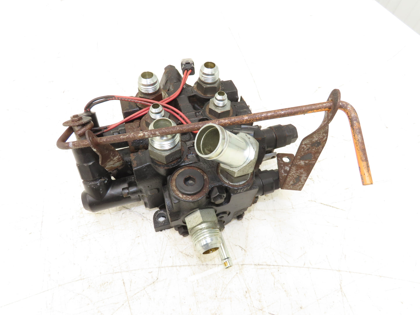 Husco 5000-C429 D Hydraulic 3-Spool Forklift Mast Control Valve Off ERC100HHN