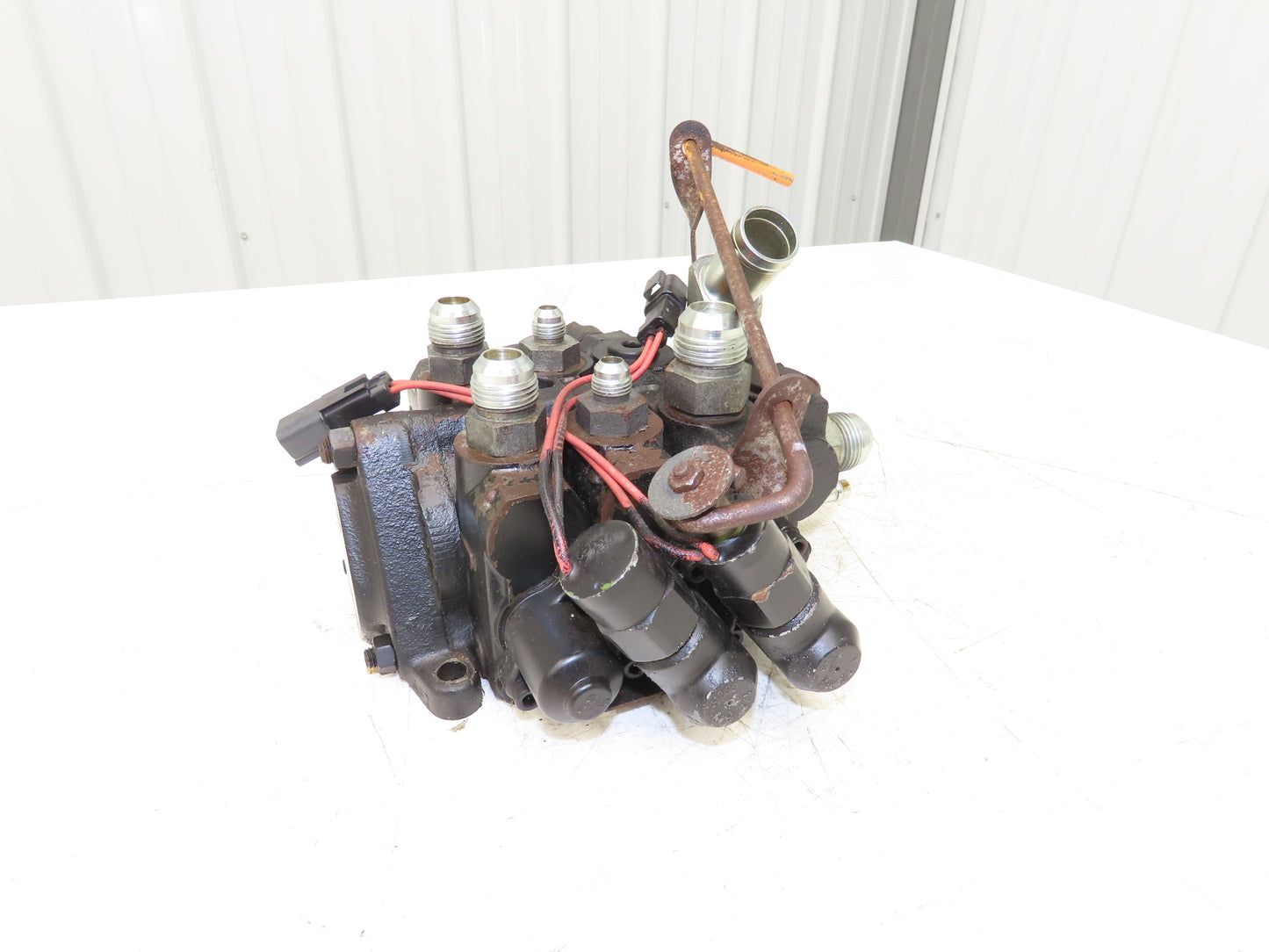 Husco 5000-C429 D Hydraulic 3-Spool Forklift Mast Control Valve Off ERC100HHN